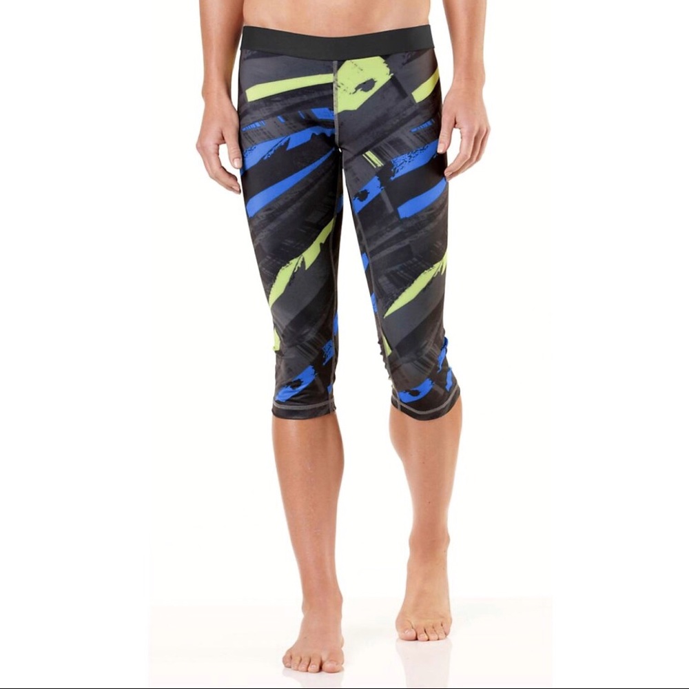 Road Runner Print Compression Capri -Small